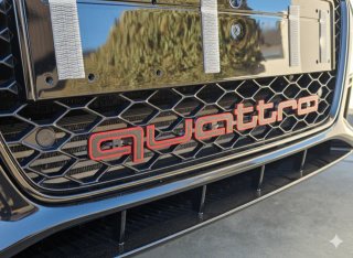 Emblema logo  Quattro Audi