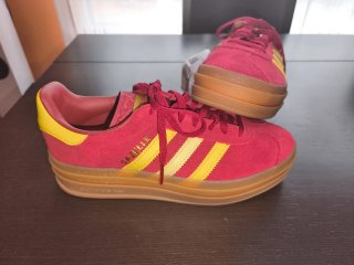 Adidas Gazelle Bolt J Talla 38 Burdeos y Amarillo
