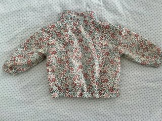 Chaqueta cortavientos niña floral