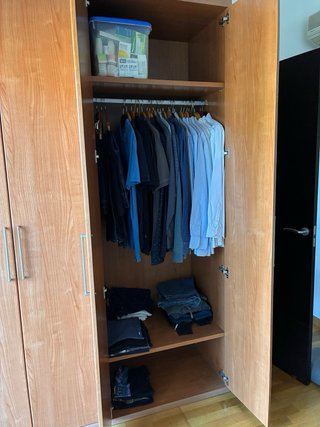 Armario de madera para dormitorio
