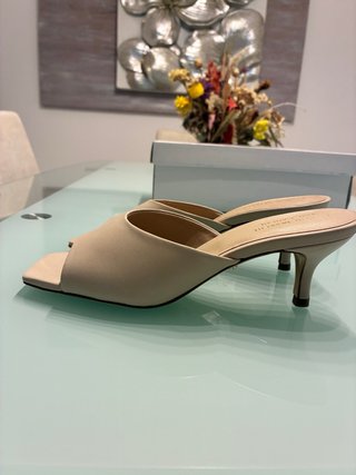 Mules de piel auténtica beige
