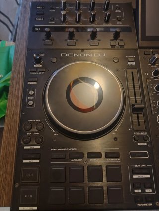 Denon Prime 4+  con maleta rígida MAGMA incluida.