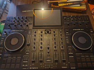 Denon Prime 4+  con maleta rígida MAGMA incluida.