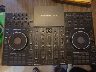 Denon Prime 4+  con maleta rígida MAGMA incluida.