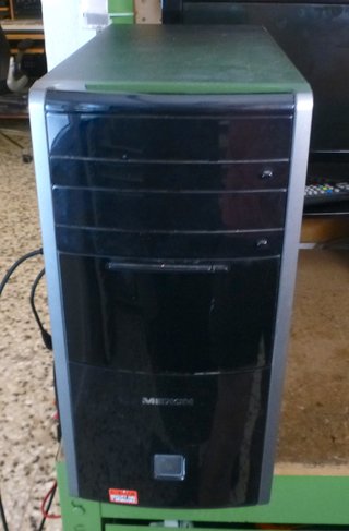 PC AMD 64x2 torre Medion. W7/4Gb/500 SATA/AMD5450