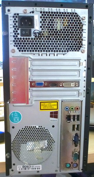 PC AMD 64x2 torre Medion. W7/4Gb/500 SATA/AMD5450