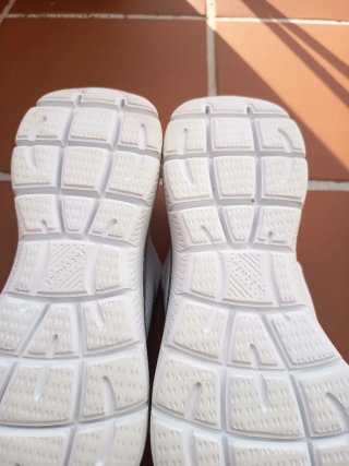 Zapatillas Skechers Mujer Blancas y Plateadas