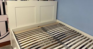 Estructura de cama y cabecero blanco