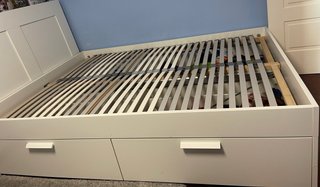 Estructura de cama y cabecero blanco