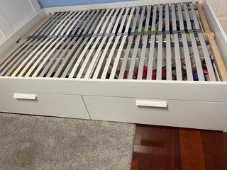 Estructura de cama y cabecero blanco