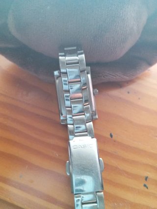 Reloj Casio Mujer Plata y Blanco