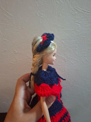 Barbie con vestito uncinetto fatto a mano