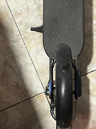 Patinete Xiaomi con cargador Rueda trasera pinchad