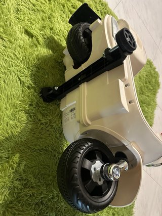 Moto eléctrica infantil Vespa + cargador