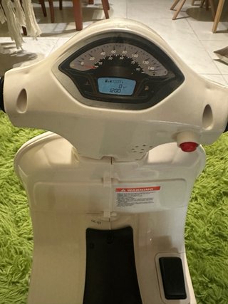 Moto eléctrica infantil Vespa + cargador