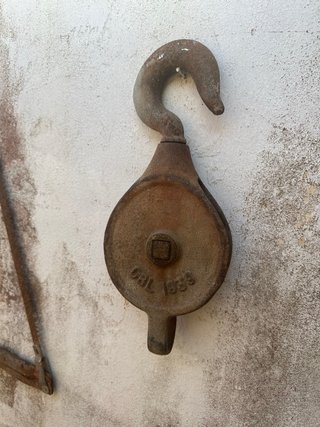 Polea antigua de metal