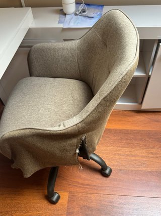 Silla de escritorio beige y negra