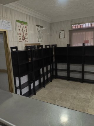 Estanterías Negras de Madera