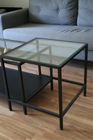 Mesa auxiliar cristal y metal Ikea
