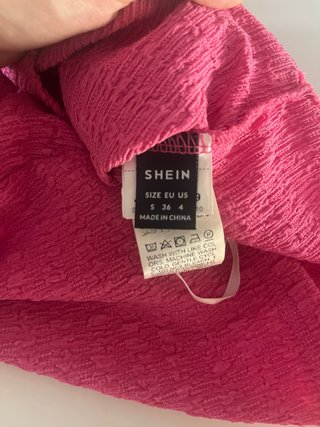 Top rosa asimétrico con volantes Shein