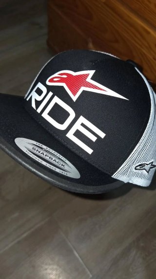 Gorra Snapback Alpinestars Negra y Roja