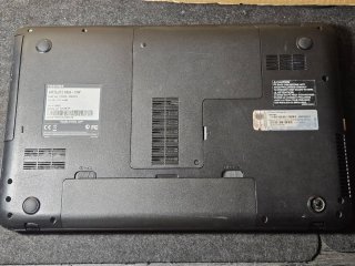 Portátil Toshiba Satellite C855 Negro/Rojo
