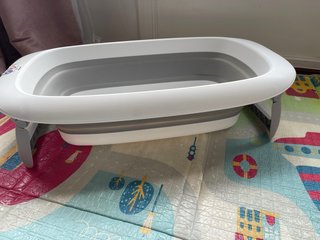 Bañera bebé plegable con colchon , vaso y caja .