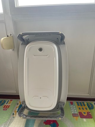 Bañera bebé plegable con colchon , vaso y caja .