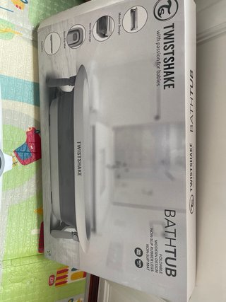 Bañera bebé plegable con colchon , vaso y caja .