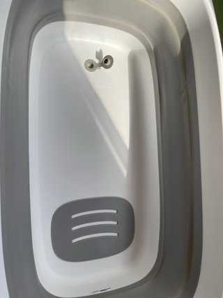 Bañera bebé plegable con colchon , vaso y caja .