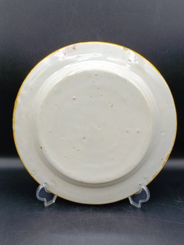 Plato de cerámica decorado