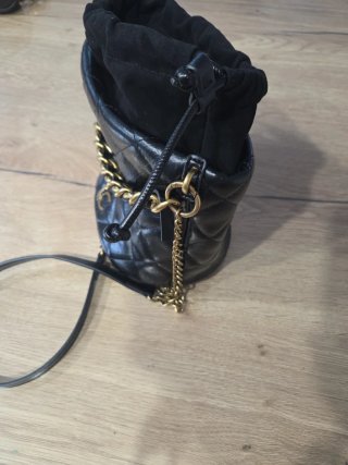 Bolso Lola Casademunt negro y dorado