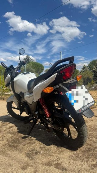 Honda CB125F Blanca 2021