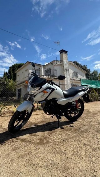 Honda CB125F Blanca 2021