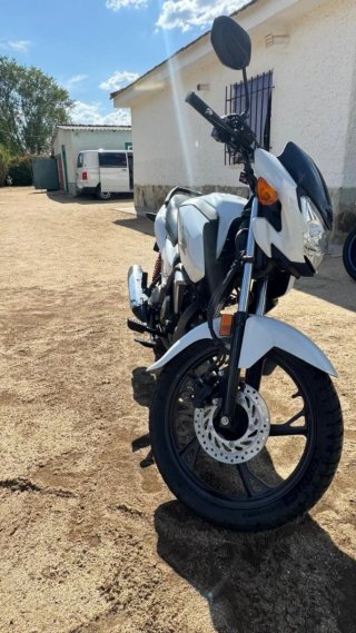Honda CB125F Blanca 2021