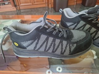 Zapatos de Trabajo Negros y Grises