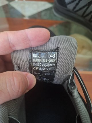Zapatos de Trabajo Negros y Grises