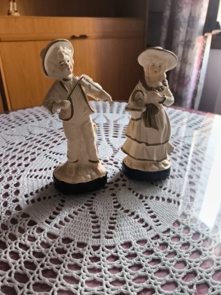 Pareja Figuras Cerámica Niños Estilo Clásico