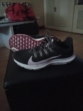 Zapatillas Nike Talla 39 Negras y morado muy claro