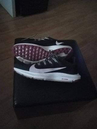Zapatillas Nike Talla 39 Negras y morado muy claro