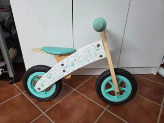 Bicicleta de madera para bebé