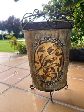 Paragüero antiguo metal decorado pájaros