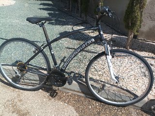 Bicicletas bmx y bicicleta de paseo.