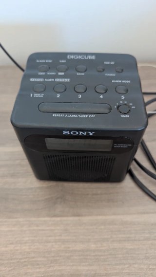 Sony Digicube Radio Despertador Negro