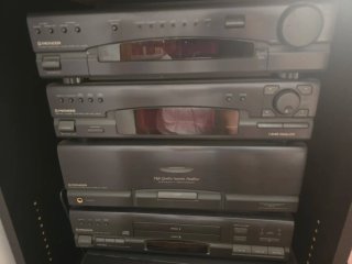 Cadena de música Pioneer con altavoces