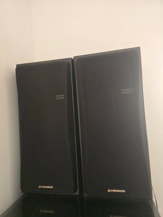 Cadena de música Pioneer con altavoces