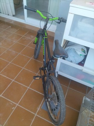 Bicicleta BTWIN montaña verde