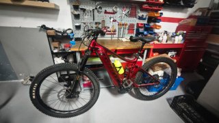 Bicicleta Eléctrica Giant Roja