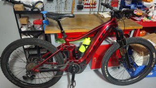 Bicicleta Eléctrica Giant Roja