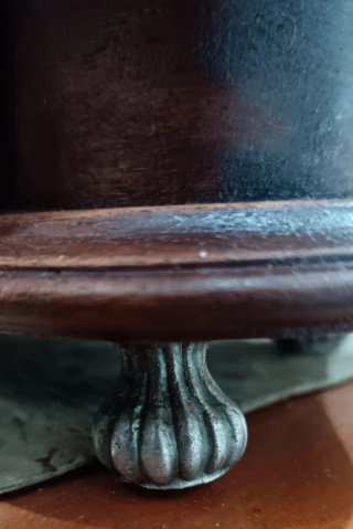 Pequeno móvel antigo